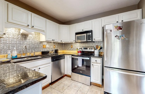 Fletcher House | Vintage home with modern updates - near Biltmore, Chimney Rock & Lake Lure