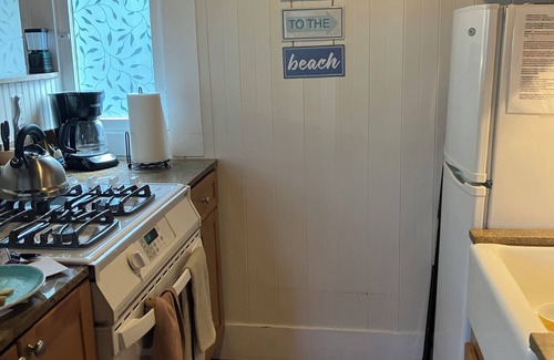 Eastside Santa Cruz House | Vintage Santa Cruz Cottage, Steps From The Beach