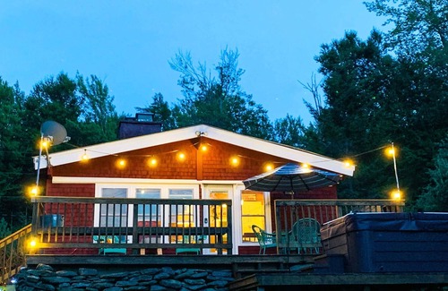 Wilmington Ski Chalet | Vintage Ski Cabin w/ Hot Tub. Close to Mt. Snow and Lake Raponda.