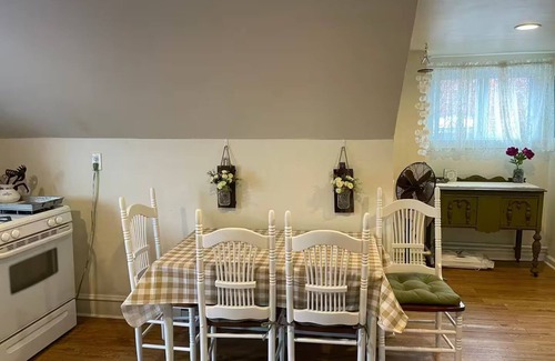 Wildwood Crest Apartment | Vintage spirit, clean, open, airy, room to relax
