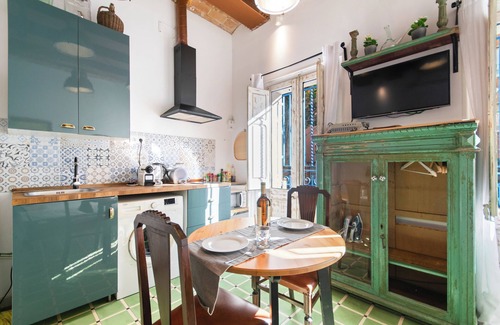 Sant Adria de Besos Apartment | Vintage studio with kitchen, 15 min. from BCN downtown, 8 min. walk to the beach
