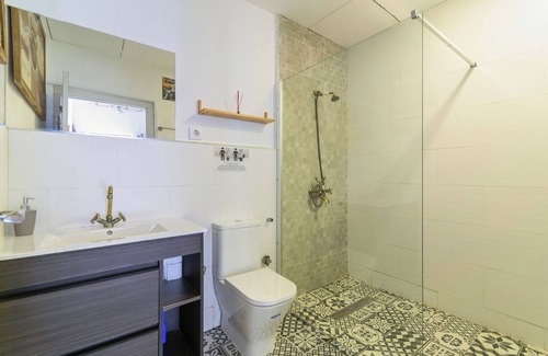 Sant Adria de Besos Apartment | Vintage studio with kitchen, 15 min. from BCN downtown, 8 min. walk to the beach