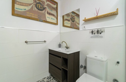 Sant Adria de Besos Apartment | Vintage studio with kitchen, 15 min. from BCN downtown, 8 min. walk to the beach