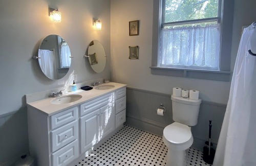 Greater Belhaven Apartment | Vintage Studio Apartment Across from Fairview Inn
