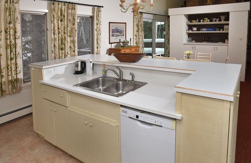 Vail House | Vintage Vail Chalet Above the Village! Short Walk to Slopes, Restaurants, Shops