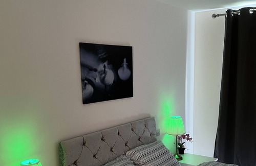 Dartford Apartment | VIP En-suite double room .