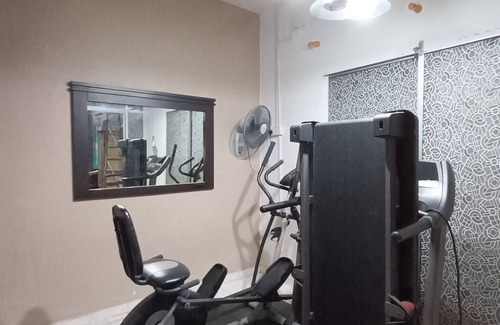 Pelabuhan Klang Villa | VIP Family Room (2 King Bed+Free Parking+Free laundry+Gym+Kitchen+WiFi+2Bath)