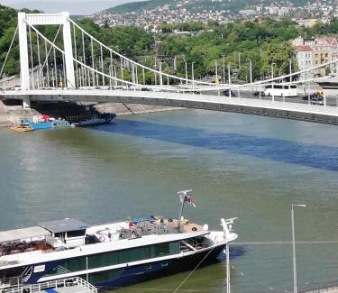 Inner City Budapest Apartment | VIP Residence Riverside 26