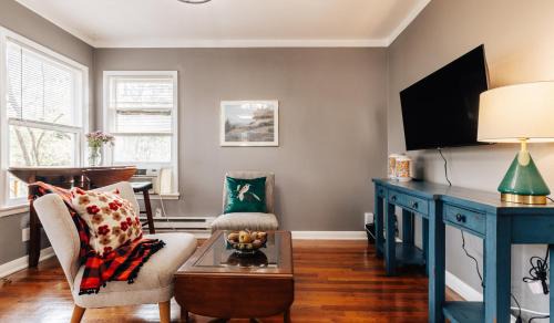 Austin House | Visit for Formula 1, Stay at Magic Tree House at UT, Dtwn