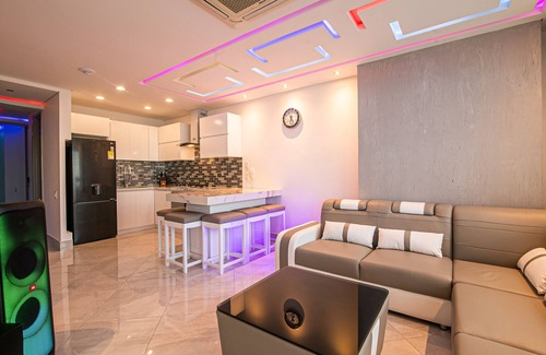 Bocagrande Apartment | VISITORS ALLOWED. Super Modern 3BR Futuristic Illuminato Apt