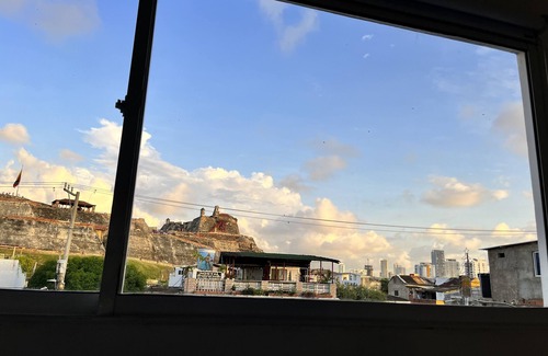 Pie del Cerro Apartment | Vista al castillo