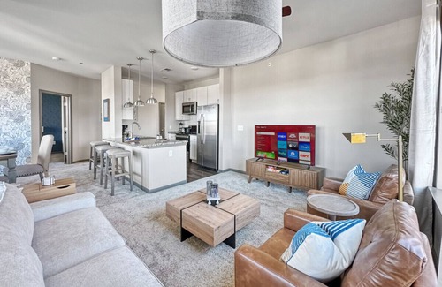 Cornelius Apartment | Vista at Antiquity 2-Kings, Queen & Elevator