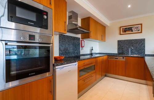 Olhos D'Agua Apartment | Vista das Ondas by Algarneto