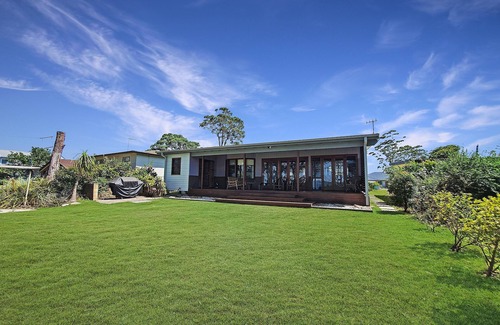 Sanctuary Point House | Vista Point - Your Waterfront Sanctuary Point Break