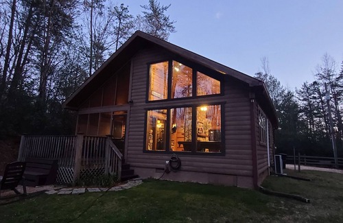 Sautee Nacoochee Cabin | Vista Ridge Cabin, A Romantic Getaway in Helen, GA