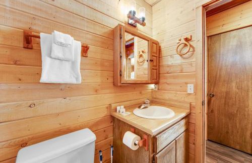 Sugarloaf House | Vista Sugarloaf ~ Dog-friendly Mountain getaway near town & skiing w/gas grill & spacious deck