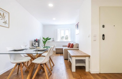Santo Condestavel Apartment | Vita Portucale | Campo de Ourique River View 2E