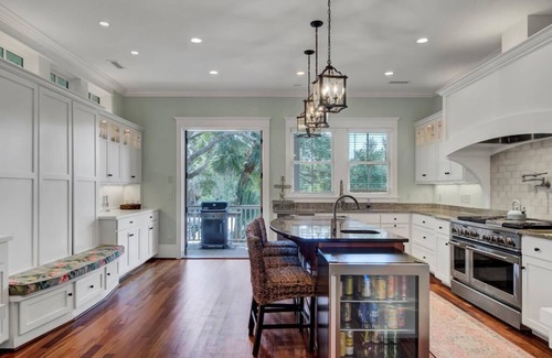 Isle of Palms House | "Vitamin Sea” at 31 on 31st Ave |Pool |Hot Tub | Game Room |Ping Pong Room | Downtown IOP Close |.