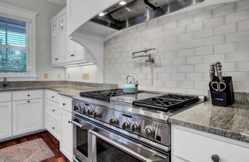 Isle of Palms House | "Vitamin Sea” at 31 on 31st Ave |Pool |Hot Tub | Game Room |Ping Pong Room | Downtown IOP Close |.