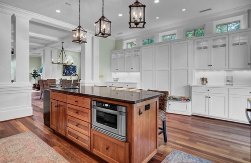 Isle of Palms House | "Vitamin Sea” at 31 on 31st Ave |Pool |Hot Tub | Game Room |Ping Pong Room | Downtown IOP Close |.