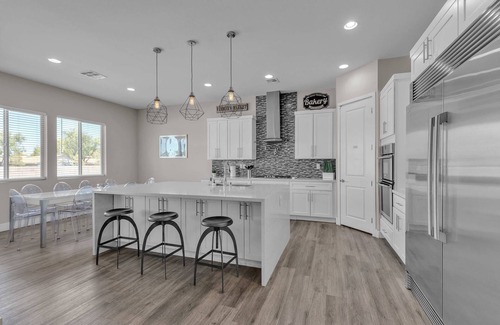 Las Vegas House | Viva Oasis: Modern Comfort Near the Strip