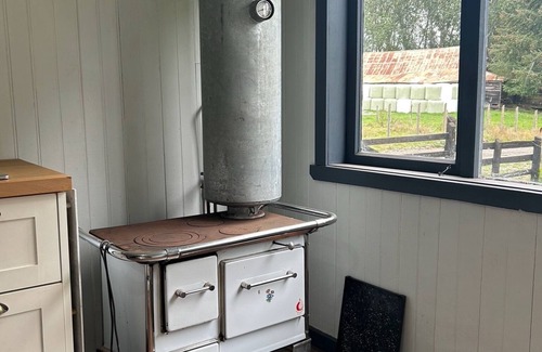Puyehue House | Vive la naturaleza en paz en Fundo Bonanza, Puyehue. Amplia casa.