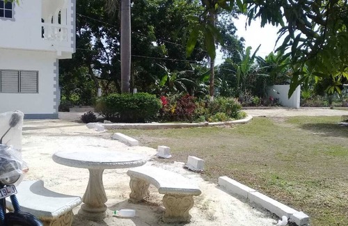 Green Island Apartment | Vivienne's Guest House #A5 2Bed+ AC+Hot Water+TV+Free Wifi
