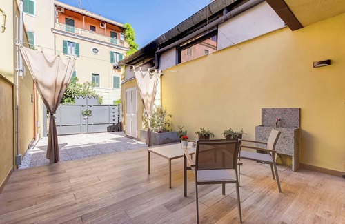 Pigneto Apartment | Vivilo Collection Pigneto Patio Apartment Private Parking and Patio