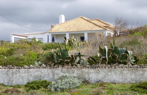 Azenhas do Mar Villa | VNSM - Rustic Villa on the cliff