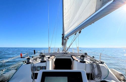 Sete Boat Rental | Voilier 36 pieds à Sète au Môle Saint Louis face au Mont Saint Clair