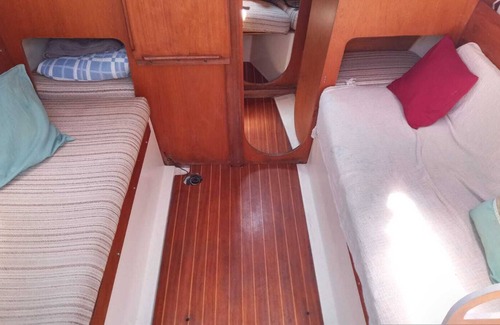 Porquerolles Boat Rental | Voilier Dans une Jolie Baie de Porquerolles
