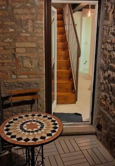 Volterra Apartment | Volaterrae Deluxe Loft with garden