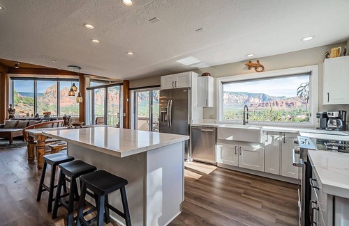 Sedona House | Vortex Horizon ⁓Awesome Views⁓Deck⁓BBQ⁓Fire Table