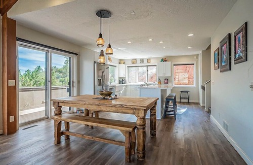 Sedona House | Vortex Horizon ⁓Awesome Views⁓Deck⁓BBQ⁓Fire Table