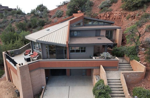 Sedona House | Vortex Horizon ⁓Awesome Views⁓Deck⁓BBQ⁓Fire Table