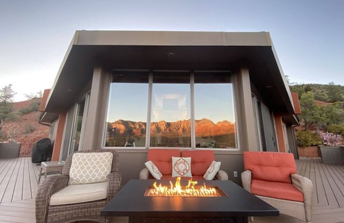 Sedona House | Vortex Horizon ⁓Awesome Views⁓Deck⁓BBQ⁓Fire Table