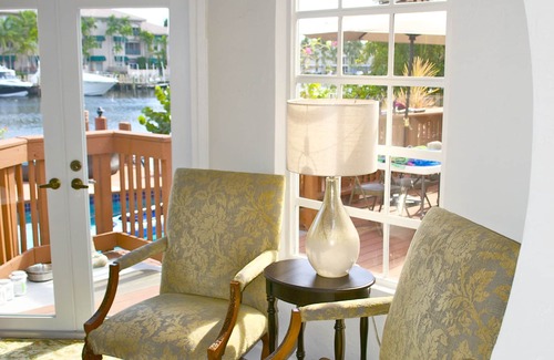 Hendricks and Venice Isles House | VOTED BEST FORT LAUDERDALE LOCATION! WALK TO SHOPS, RESTURAUNTS, & BEACH.