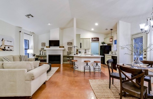 Dripping Springs House | VOTED TOP 10 for 3 Yrs No Cleaning Fee - Countryside Retreat -Hot Tub & Fire Pit