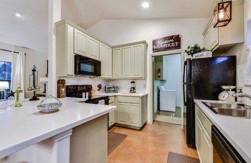 Dripping Springs House | VOTED TOP 10 for 3 Yrs No Cleaning Fee - Countryside Retreat -Hot Tub & Fire Pit