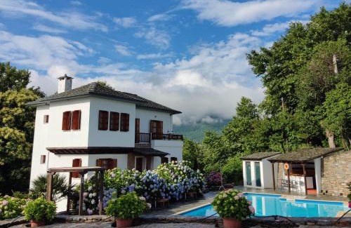 Agios Dimitrios Villa | Vrionis House