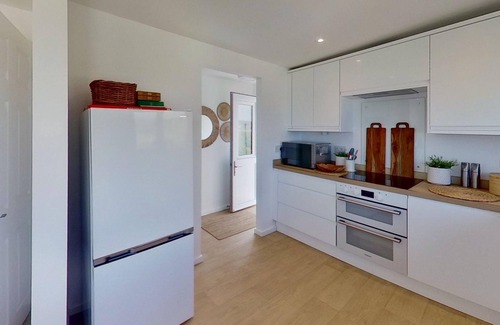 Hayle Ski Chalet | Vu an Tecca enjoys spectacular sea views and is newly refurbished.