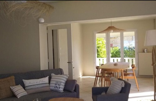 Ver-sur-Mer House | Vue exceptionnelle en front de mer, 8 personnes