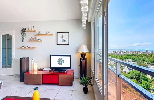 Europe Apartment | Vue mer/ville à 180° et véranda pour ce beau T3
