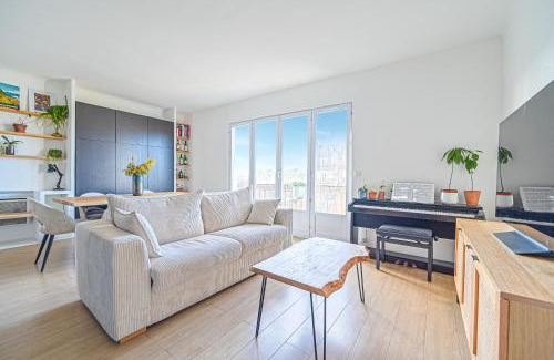 Pigalle Apartment | Vue Tour Eiffel/Sacré-Coeur