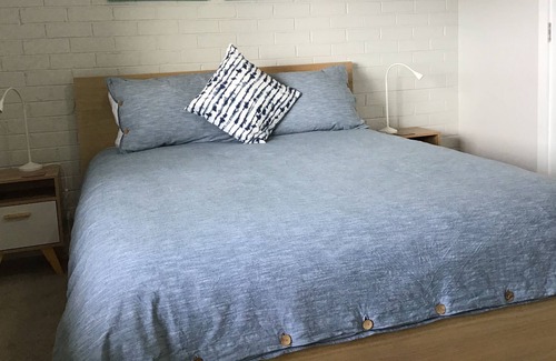 Elanora Heights Apartment | "Vuze" from the hill