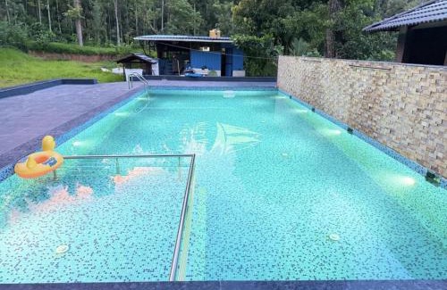 Chikkamagaluru House | VV Farm Stay With Mountain View and Pool