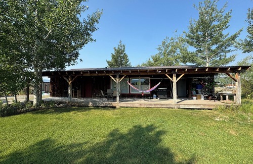 Victor Apartment | VW Microbus Slow Escape, where you’ll enjoy the tranquility of the Tetons💫