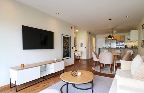 Armendariz Apartment | w Fascinating 1BR With Balcony in Miraflores