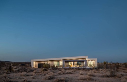 Joshua Tree House | W House: Luxe Near Park Heated Pool & Spa