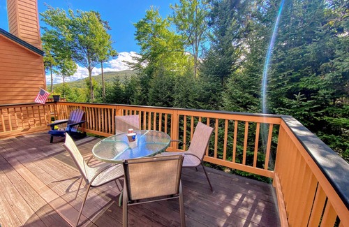 Bretton Woods House | W15 Bretton Woods Townhome less than 1 mile from ski slopes, WiFi, fireplace, privacy, Dog Friendly!